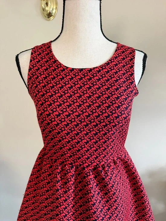 Lili Wang for Lili's Closet Geo Jacquard Dress - Picture 3 of 5